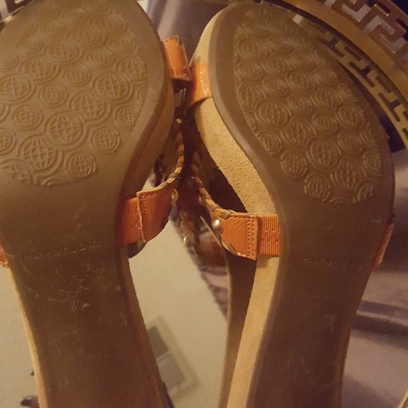 Shoes - Picture 4 of 4